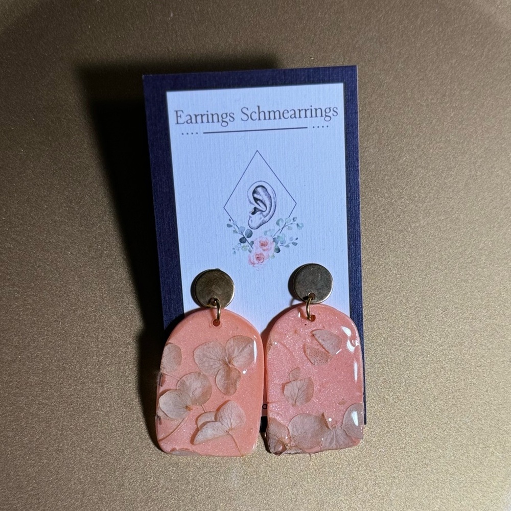 Woman’s polymer & resin earrings